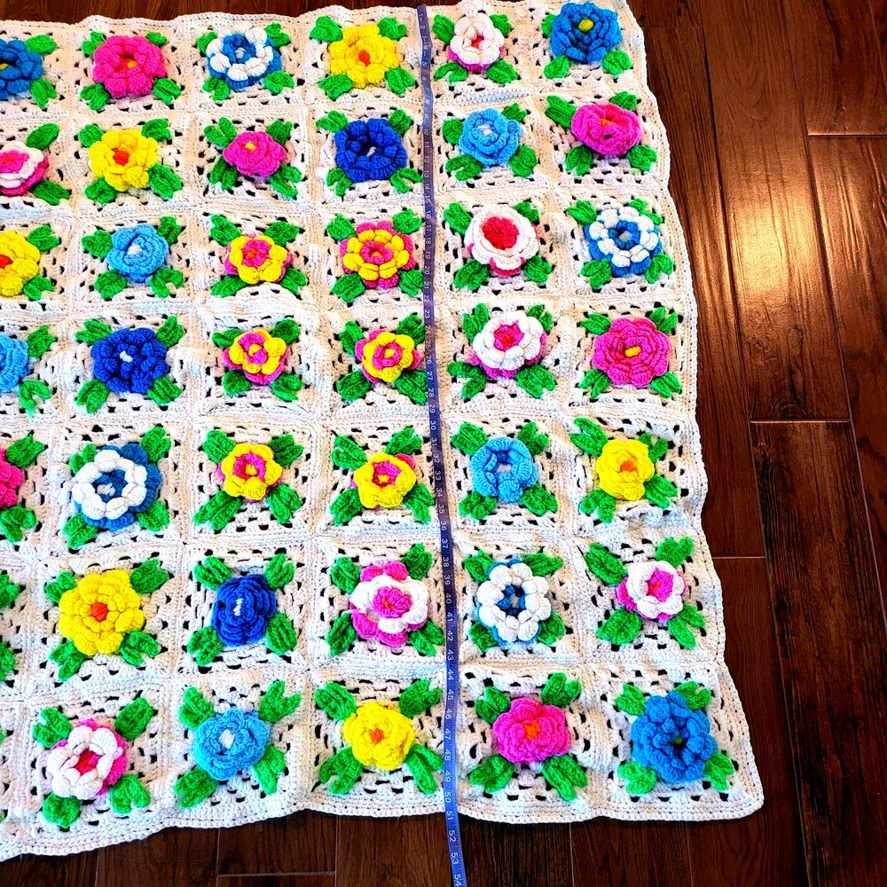 Beautiful Vintage‎ Handmade Granny Square Blanket Quilt 3D Flowers Retro 70s